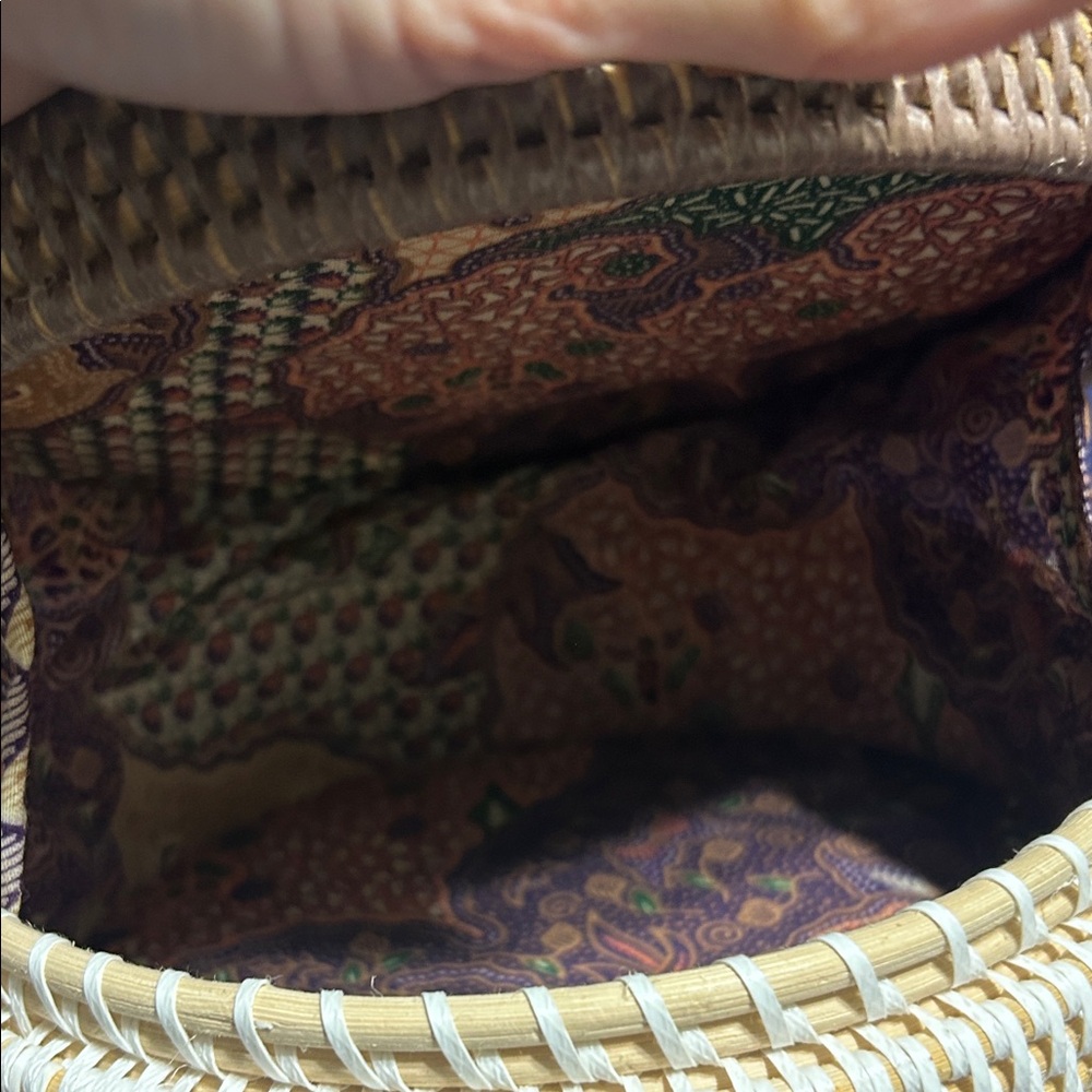 Handcrafted Tan and Cream Woven Round Bag - Picture 4 of 8